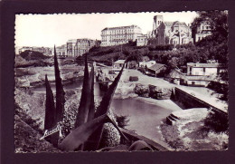 64 - BIARRITZ - LE PORT DES PECHEURS ET L'ÉGLISE SAINTE-EUGENIE - ANIMÉE -  - Biarritz