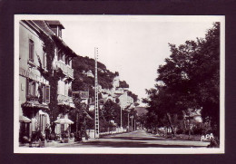 24 - LES EYZIES - HÔTEL DE CRO-MAGNON ET AVENUE DE LA GARE - ANIMÉE -  - Autres & Non Classés