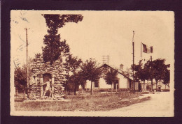 12 - CAMP DU LARZAC - LE POSTE DE POLICE ET LE MONUMENT -  - Andere & Zonder Classificatie