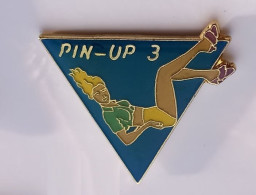 FF210 Pin's Pin'up Pin'ups Nu Nue N°3 Blonde Achat Immédiat - Pin-Ups