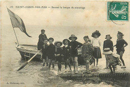 14 SAINT AUBIN SUR MER  -  Devant La Barque De Sauvetage - Saint Aubin