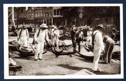 Alkmaar. Kaasmarkt. Alkmaarsche Courant. Waagplein. Marchands Et Acheteurs De Fromage. - Alkmaar