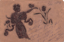 CPA Originale : Illustration En Relief, Femme Et Fleurs .  - Altri & Non Classificati