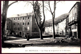 48 - B27872CPA - MEYRUEIS - La Place Et Le Quartier De La Barrière - Très Bon état - LOZERE - Meyrueis
