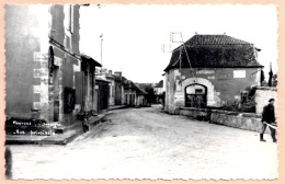 24 - B27745CPSM - MAURENS - 1957 - Rue Principale - Rue De La Poste - Très Bon état - DORDOGNE - Otros & Sin Clasificación