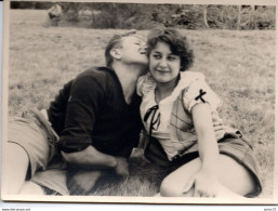 Photo D'un Couple Amoureux Année 1950/60 - Personnes Anonymes