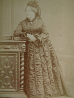 Photo CDV Joliot à Paris  Femme âgée Corpulente Belle Robe à Jupe Froncée  CA 1875-80 - L679A - Antiche (ante 1900)