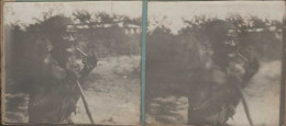 Photo Stéréoscopique Tchad Fort  Type De Vieux Sara Fumant Sa Pipe - Stereo-Photographie