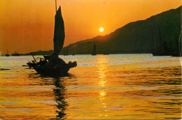 Navigation Sailing Vessels & Boats Themed Postcard A Sail In The Setting Sun - Zeilboten