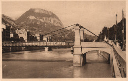 - 38 - GRENOBLE. - Le Saint-Eynard Et Le Pont Suspendu Sur L'Isère - - Grenoble