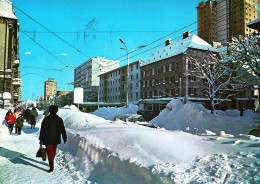 *CPM - SUISSE - NEUCHATEL -  LA CHAUX De FONDS - Avenue Léopold Robert - Animée - La Chaux-de-Fonds