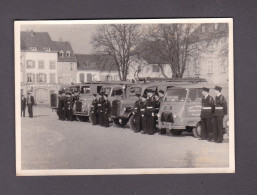 Photo Originale Vintage Snapshot Phalsbourg Moselle  Sapeurs Pompiers Camion Estafette Renault ( 58919) - Luoghi