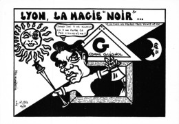 69 / "LYON, LA MAGIE "NOİR ? " - LARDIE Jihel Tirage 85 Ex. Caricature Politique Michel NOIR Franc-maçonnerie - Cpm - Sonstige & Ohne Zuordnung