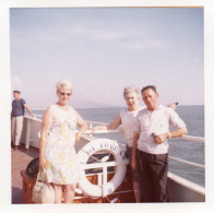 PHOTO ORIGINALE AL 2 - FORMAT 8.8 X 8.8 - CHARENTE MARITIME - SUR LE BATEAU VERS L'ILE DE RE - 1969 - Lieux