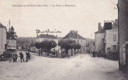 Pouilly En Auxois ( Cote - D'Or ) Le Place Et Monument  1930 - Other & Unclassified