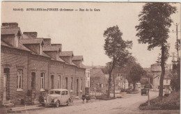 Ardennes : AUVILLIERS Les  Forges : Rue De La  Gare , Voiture - Autres & Non Classés