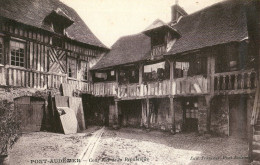 UNE COUR - Pont Audemer