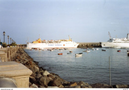 3 Photos De Bateaux : Ferry Gomera, Tanker OOOOWILL, Bateau Croisiere - Schiffe