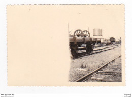 PHOTO Originale TRAINS Wagon Plat SNCF Du Centre MT De Villeneuve St Georges Chargé D'essieux Dans Les Années 60 - Treni