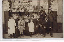 PARIS : Carte Photo D'une Librairie - Marchand De Cartes Postales Au 98 Rue De CHOISY - Très Bon état - Arrondissement: 13