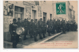 ESPERAZA : Souvenir Des Grèves, La Releve De La Garde Devant La Mairie - Etat - Otros & Sin Clasificación