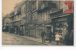 PONT-L'EVEQUE : Grande Rue St-michel Quartier Du Pont-des-chaines, Marchand De Cartes Postales - Etat - Pont-l'Evèque