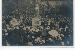 AVERTON : Monument Aux Morts, Rassemblement - Tres Bon Etat - Other & Unclassified