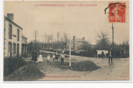 LA FERRIERE-BICHET : Carrefour Et Ecole Communale - Tres Bon Etat - Other & Unclassified