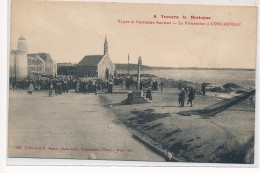 CONCARNEAU : La Procession à Concarneau, Eglise - Tres Bon Etat - Concarneau