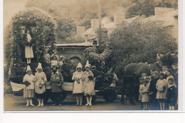 CARTE PHOTO A LOCALISER : Cavalcade, Char, Normandie(?) - Tres Bon Etat - Photos