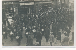 CARTE PHOTO A LOCALISER : Deflé Militaire, Boudet, E. Orange, Lavocat, Servain - Tres Bon Etat - Photos