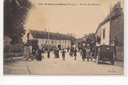 SAINT-SULPICE-les-CHAMPS : Arrivée Des Autobus, Voiture - Tres Bon Etat - Otros & Sin Clasificación