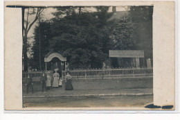 CARTE PHOTO A LOCALISER : Renault Douville, Hotel De La Gare Correspondant Du Chemin De Fer - Tres Bon Etat - Photos