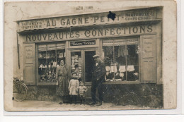 CARTE PHOTO A LOCALISER : Au Gagne-petit, Nouveautés Confections - Etat - Photos