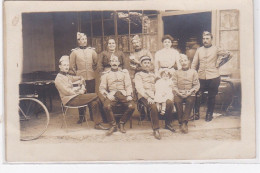 LANNEMEZAN : Carte Photo De Militaires Devant Un Café - Très Bon état - Lannemezan