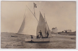 CARANTEC : Carte Photo D'un Voilier "Goarem Coz" En 1923 - Très Bon état - Carantec