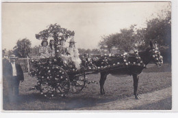 THIBERVILLE: Carte Photo D'un Attelage Pendant La Fête Des Fleurs (envoyée De Fontaine La Louvet- Photo Walter à Bernay) - Otros & Sin Clasificación