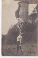 Environs De TOURS : Carte Photo De 2 Acrobates Devant Un Chateau (cirque) - Bon état - Altri & Non Classificati