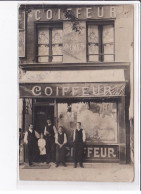 A LOCALISER : Carte Photo D'un Salon De Coiffure HENRY (coiffeur) - Très Bon état - Photos