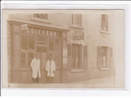 A LOCALISER : Carte Photo Du Salon De Coiffure Georges (coiffeur) - Très Bon état - Photos