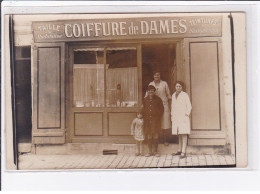 A LOCALISER : Carte Photo D'un Salon De Coiffure (coiffeur) -  Très Bon état - Photos