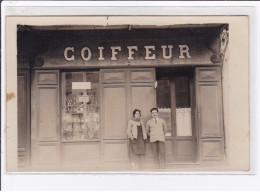 A LOCALISER : Carte Photo D'un Salon De Coiffure (coiffeur) -  Très Bon état - Foto's