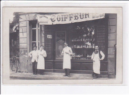 A LOCALISER : Carte Photo D'un Salon De Coiffure (coiffeur) -  Très Bon état - Foto's