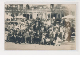 TROUVILLE - Carte Photo - Regroupement Devant Bière Saazia - Très Bon état - Deauville