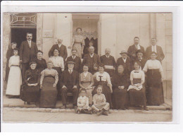 A LOCALISER : Carte Photo D'un Groupe Devant L'hotel OGIER (journal La Haute Loire) - état - Other & Unclassified