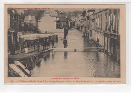 JUVISY : Inondations 1910 : Grande Rue Prise Du Pont Du Chemin De Fer P.O. Et Sinistrés Portant Leur Pain- Très Bon état - Juvisy-sur-Orge