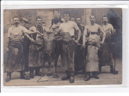 PARIS 19 ème : Carte Photo De Bouchers Aux Abattoirs De La Villette Vers 1910 - Bon état (un Coin Plié) - Distretto: 19