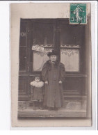 LYON : Carte Photo Du Salon De Coiffure (coiffeur) - Très Bon état - Autres & Non Classés