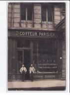 LYON : Carte Photo Du Salon De Coiffure " Coiffeur Parisien" (coiffeur) - Bon état (adhérence Au Dos) - Other & Unclassified