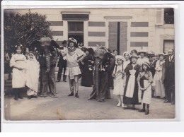 NERIS LES BAINS : Carte Photo D'une Fête Devant L'hotel Du Rhone Et Des Thermes (déguisement D'élephant) - Bon état - Neris Les Bains